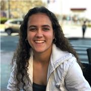 Estudiante de Educación Primaria imparte clases a niños y niñas de la asignatura que necesiten, de la forma más dinámica y eficaz posible